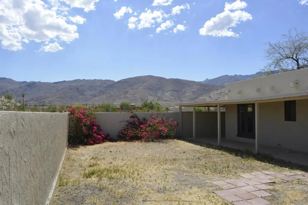https://cdn.realtyfeed.com/cdn/127/306736546/867ed49ae9b6e929fa1fca1a55966da5.webp