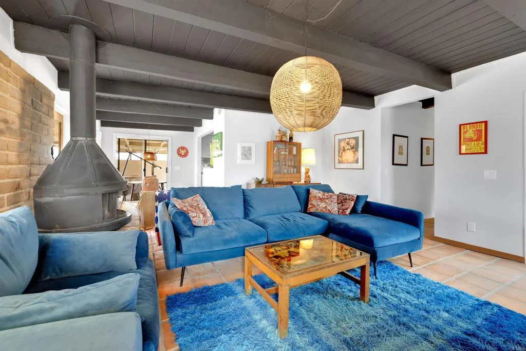 https://cdn.realtyfeed.com/cdn/127/306736546/d7345582ba1443d88d540b0a975471db.webp