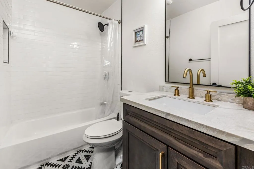 https://cdn.realtyfeed.com/cdn/127/306736563/c373e94cc04376638274e05224025fb9.webp