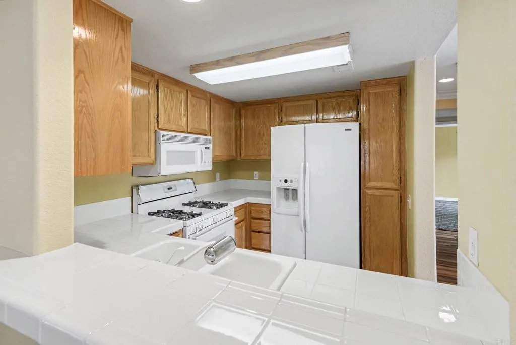 https://cdn.realtyfeed.com/cdn/127/306736572/504a85c7c7f81f76abe3ab98a0dfe13b.webp