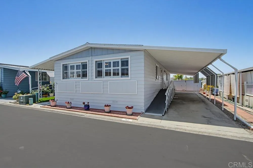 https://cdn.realtyfeed.com/cdn/127/306736599/49c6e06ae6cc19bc909a6199fc9eab03.webp