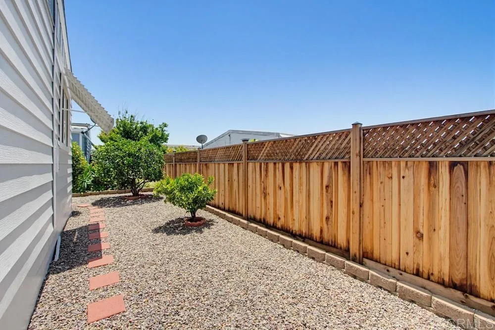 https://cdn.realtyfeed.com/cdn/127/306736599/75ec3503bba5892251731bf7fadb6dcd.webp