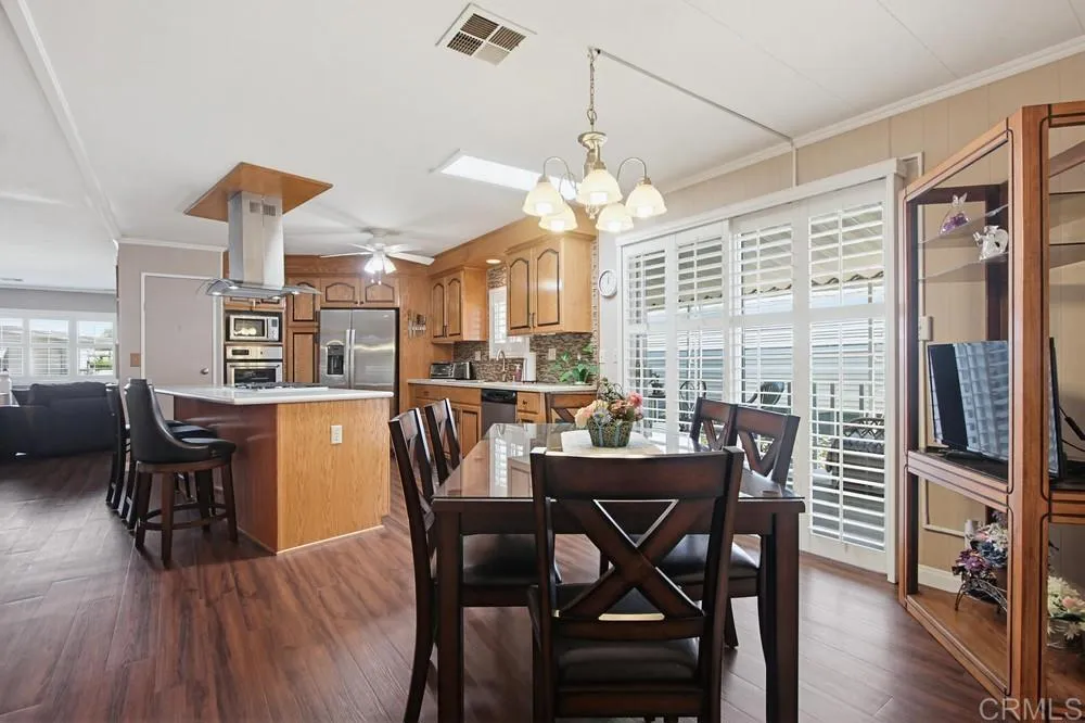 https://cdn.realtyfeed.com/cdn/127/306736599/7bf6a6b0d0b2ad6eaed5715d7728319c.webp