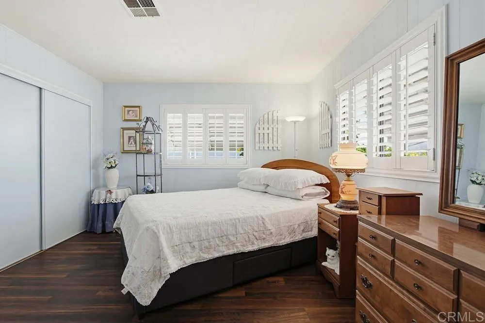 https://cdn.realtyfeed.com/cdn/127/306736599/aa8dd86ac88eba4c6ac39d29aa941607.webp
