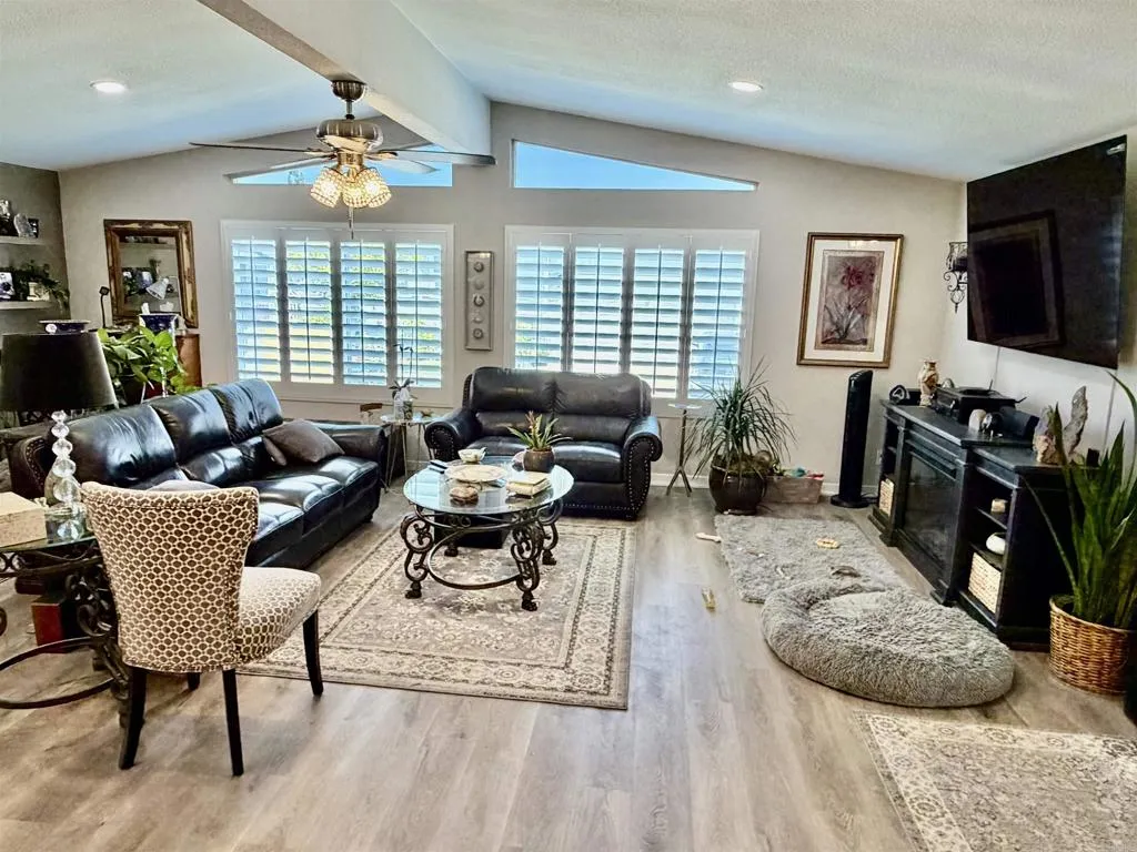 https://cdn.realtyfeed.com/cdn/127/306736676/f44d66d68a4966958d3d193406eb97ef.webp