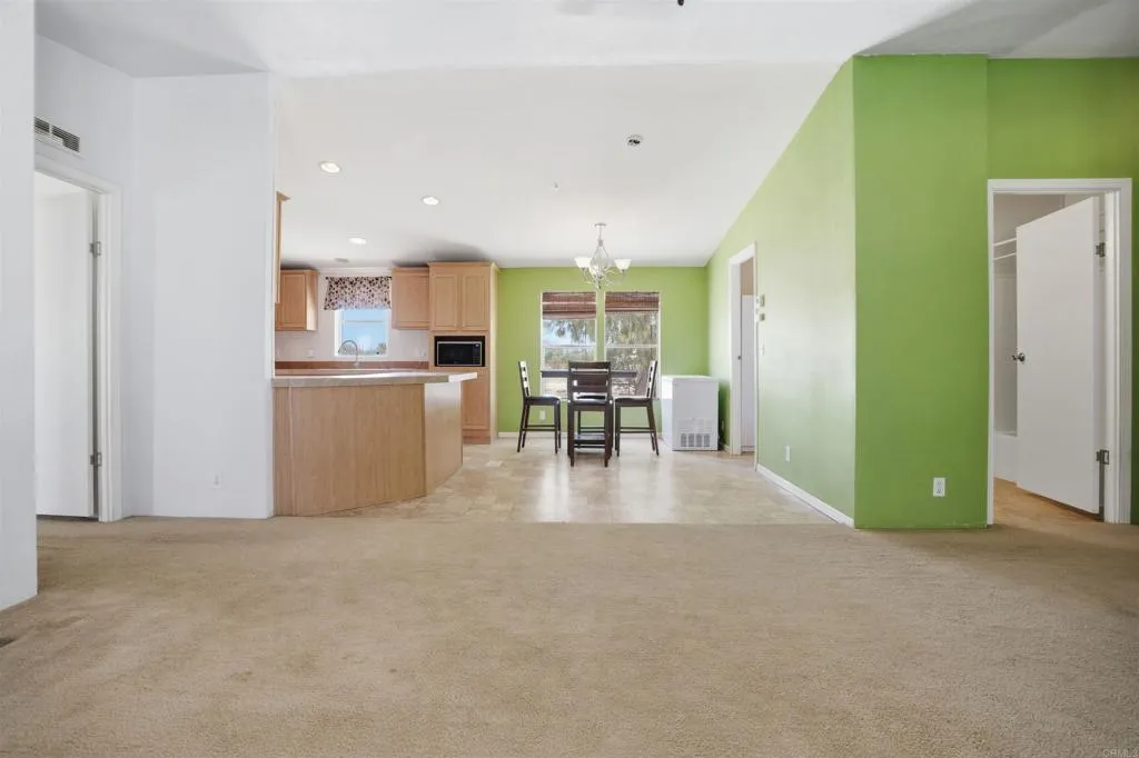 https://cdn.realtyfeed.com/cdn/127/306736687/09c9c64f425408abafbd8e6b5208df39.webp