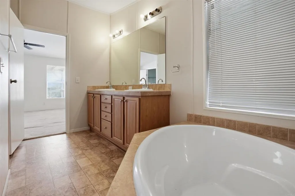 https://cdn.realtyfeed.com/cdn/127/306736687/15e641c9fc21afd17bf45a65e7a6500d.webp