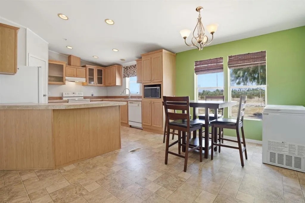 https://cdn.realtyfeed.com/cdn/127/306736687/592be6089d43986158285f1536824f5b.webp