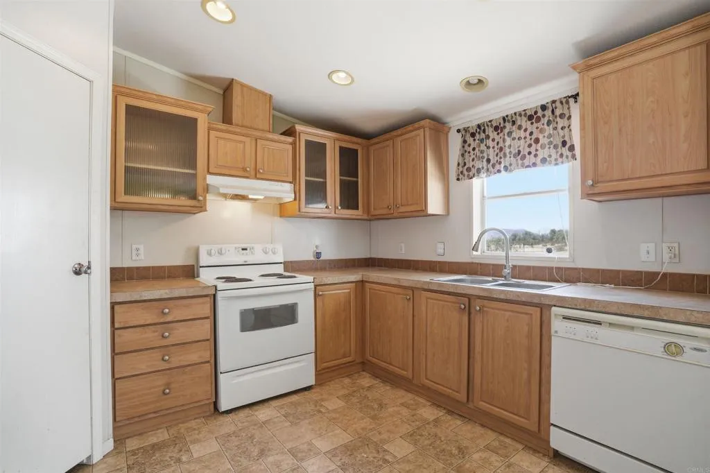 https://cdn.realtyfeed.com/cdn/127/306736687/5a5fa0e2401b9690f0a364e8ae95393d.webp