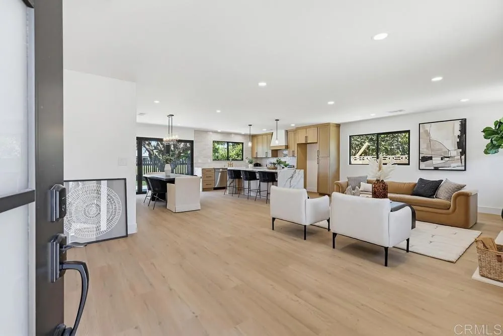 https://cdn.realtyfeed.com/cdn/127/306736701/9f81d1bc219203f39c1f18646544b8c3.webp