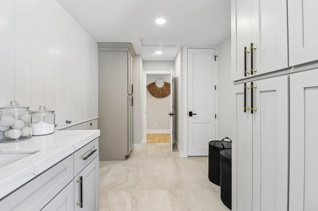 https://cdn.realtyfeed.com/cdn/127/306736715/6fb97e6f2e346e131be8aae7203c80e5.webp