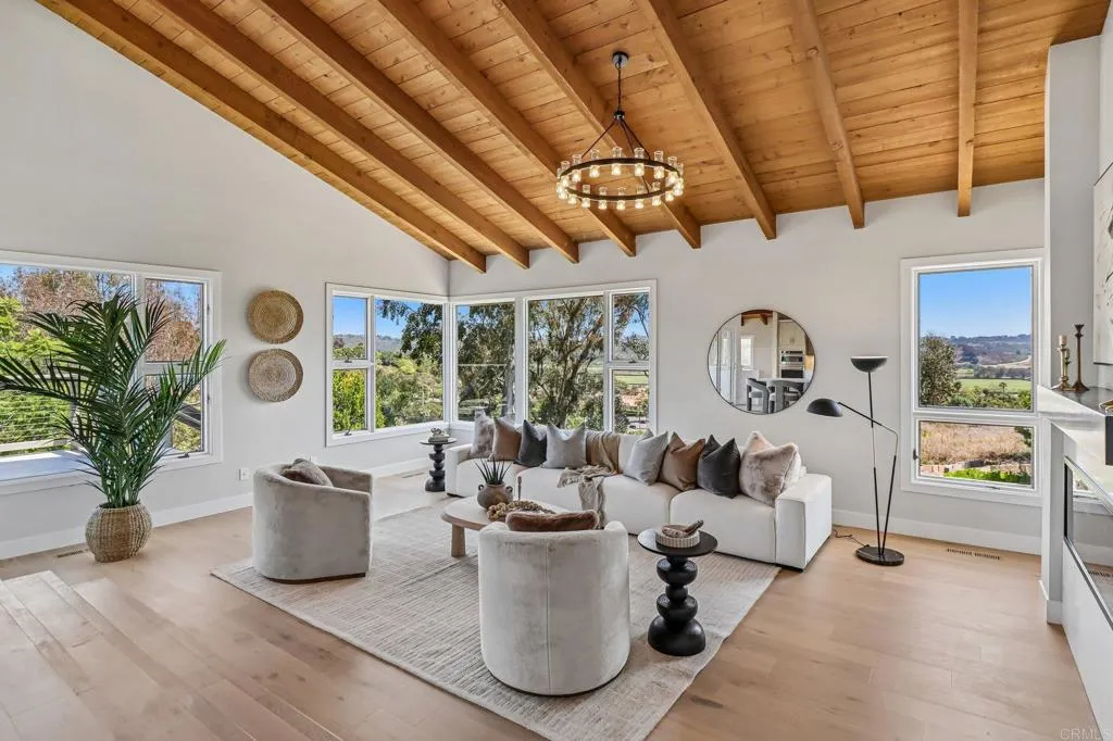 https://cdn.realtyfeed.com/cdn/127/306736715/98ed5d668c7243f0ac00d2ab892d2605.webp