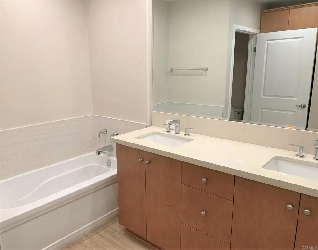 https://cdn.realtyfeed.com/cdn/127/306736752/2168ca380539f28299cebf10a093ad54.webp