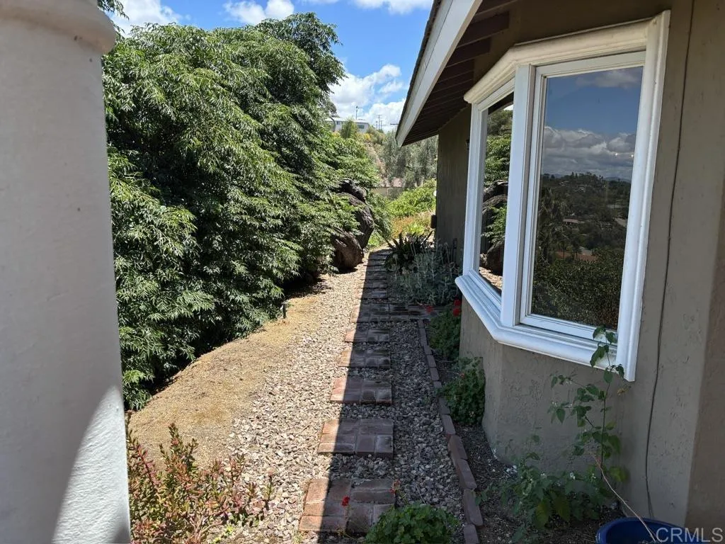 https://cdn.realtyfeed.com/cdn/127/306736753/88978a3f0b1776f5113855d602267973.webp