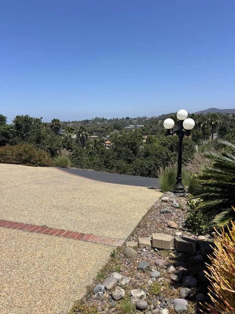 https://cdn.realtyfeed.com/cdn/127/306736753/d477984f408d4cd8ee121f1f855d5ff6.webp