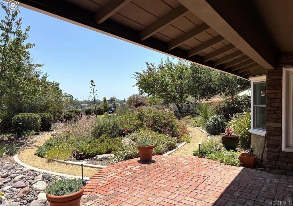 https://cdn.realtyfeed.com/cdn/127/306736753/e2c5409c92962fe09eb9b78a37cf69b8.webp