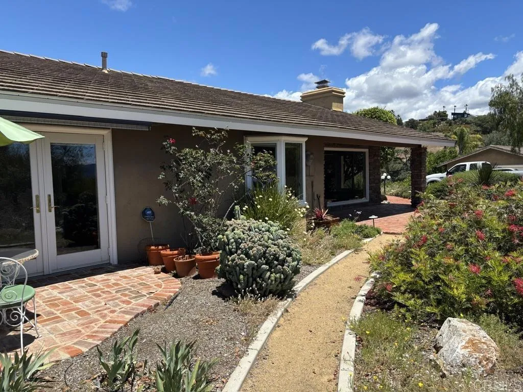 https://cdn.realtyfeed.com/cdn/127/306736753/fcb5c9ca8ba98d7202f39ce5cf78639c.webp