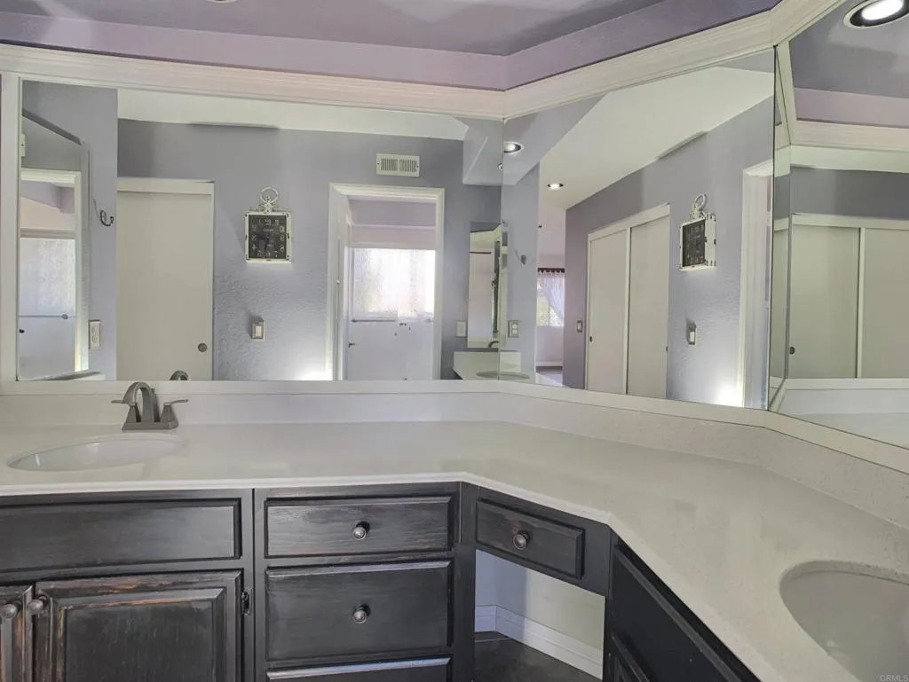 https://cdn.realtyfeed.com/cdn/127/306736772/1b93d0ab4837cf2e64b4fedfecefb1db.webp