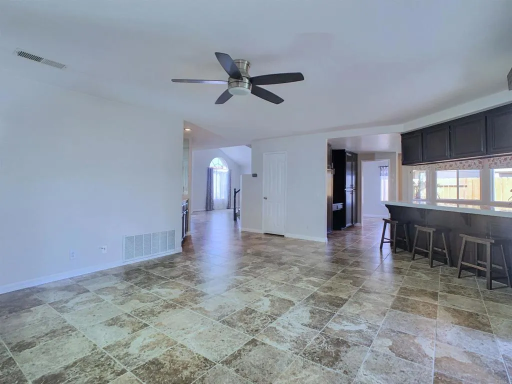 https://cdn.realtyfeed.com/cdn/127/306736772/3cd5f970cf338dc80232ad97e8a1c99c.webp
