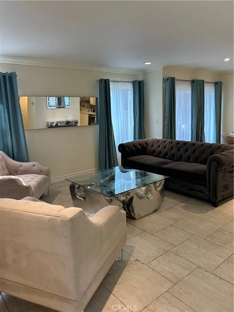 Woodland Hills, CA 91367