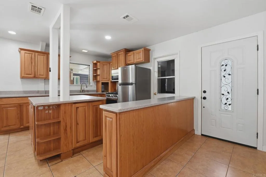 https://cdn.realtyfeed.com/cdn/127/306736809/10d93964cf007127a3f94b081800ee31.webp