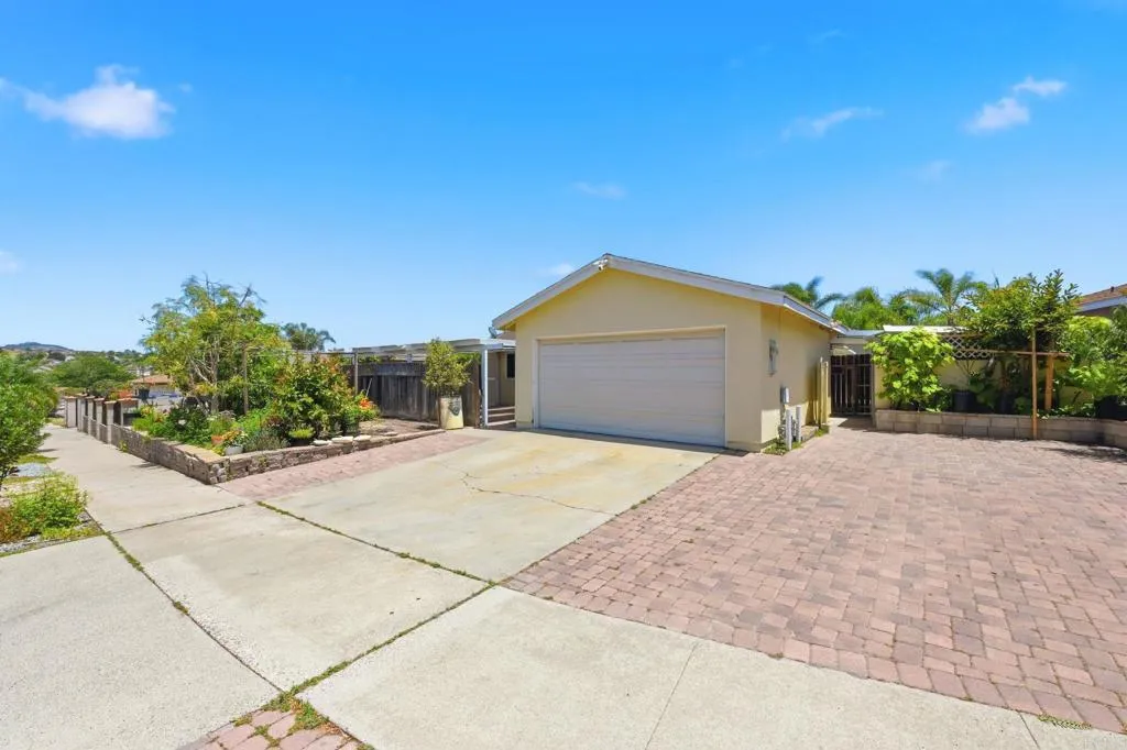 https://cdn.realtyfeed.com/cdn/127/306736809/706c942d9a3a0486acf2e3520fc5a76f.webp