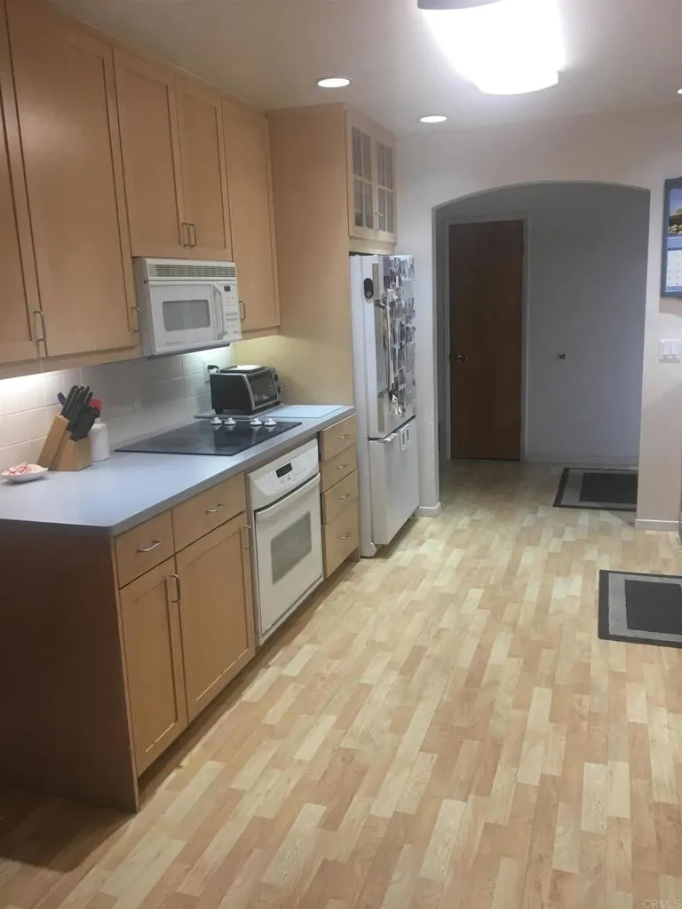 https://cdn.realtyfeed.com/cdn/127/306736824/34b6637d985246daa37123bbc0fcac4e.webp