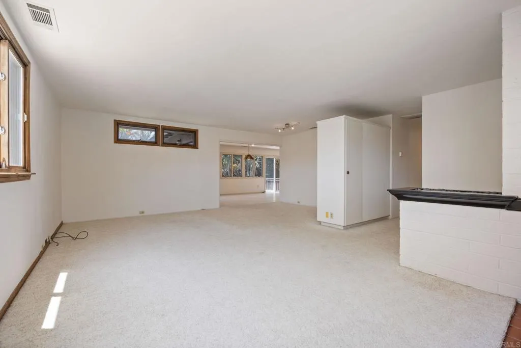 https://cdn.realtyfeed.com/cdn/127/306736843/0c1dce5d87291de62929f806d9190e9d.webp