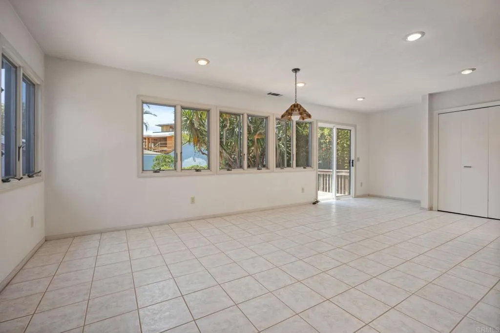 https://cdn.realtyfeed.com/cdn/127/306736843/258402950782f68fe332c410f5e6035c.webp