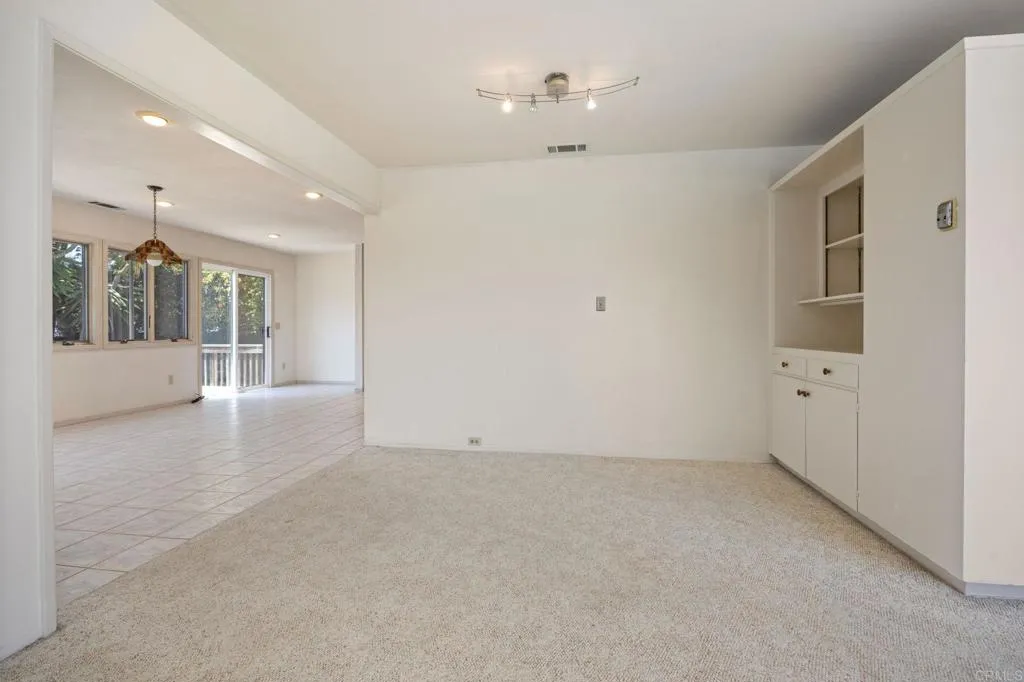 https://cdn.realtyfeed.com/cdn/127/306736843/52abd0b3ceef89ad7dfd94a20febea97.webp