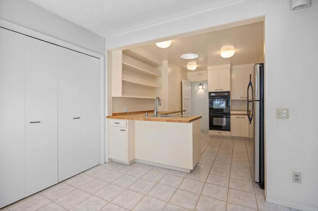 https://cdn.realtyfeed.com/cdn/127/306736843/f963ac138c4240621c3e4d97486bd302.webp