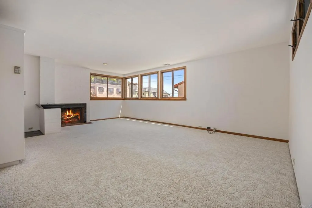 https://cdn.realtyfeed.com/cdn/127/306736843/fc28d836eeaf4c86293b5c7c9f97ec92.webp