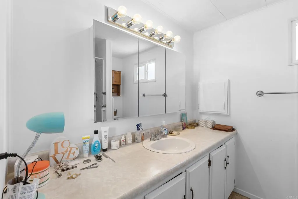 https://cdn.realtyfeed.com/cdn/127/306736875/ae743bcbcc378817eefff43243fa567d.webp