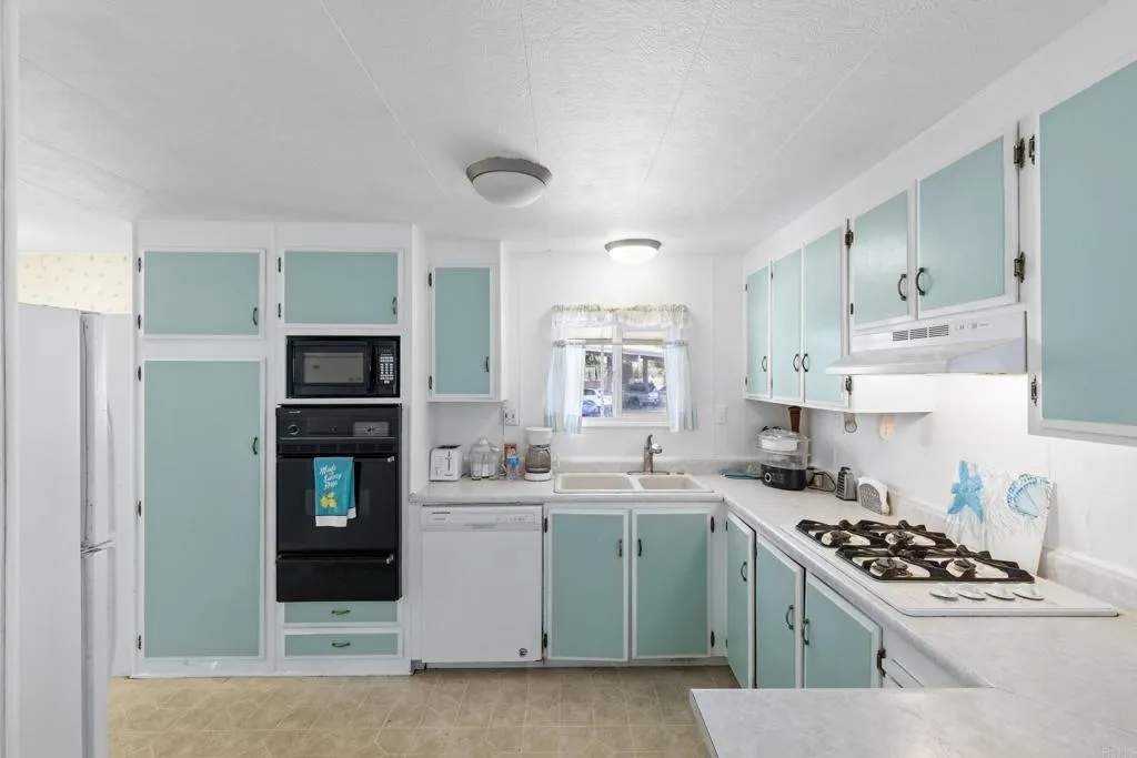https://cdn.realtyfeed.com/cdn/127/306736875/e11eeccb7578a6cff9d9b46aa72e862d.webp