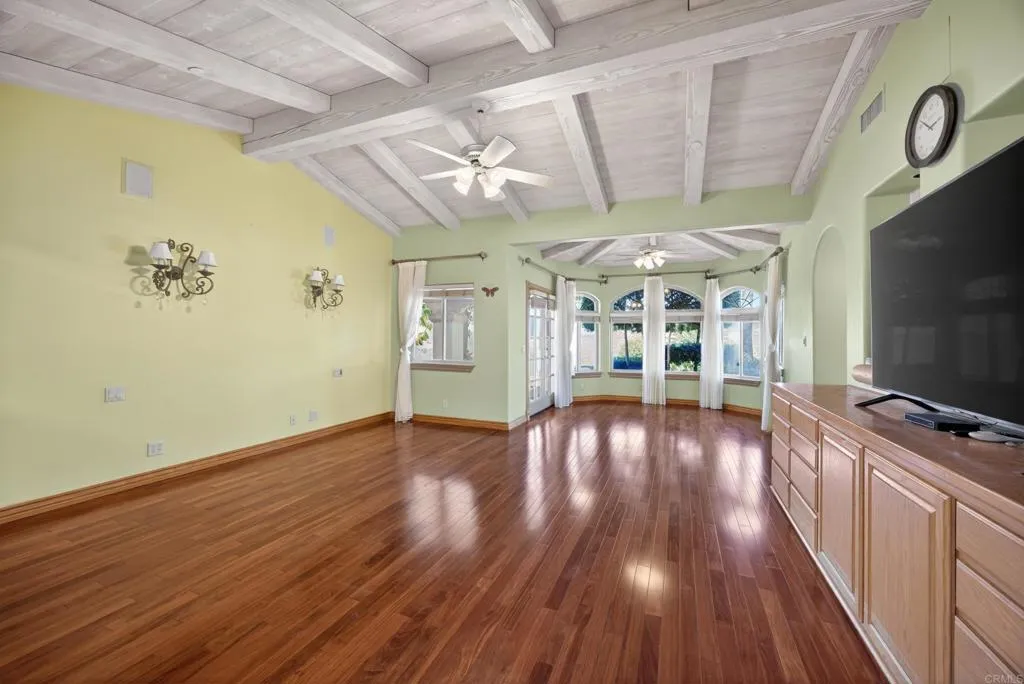 https://cdn.realtyfeed.com/cdn/127/306736879/4968dc19719fe0606cae7d511bb01207.webp