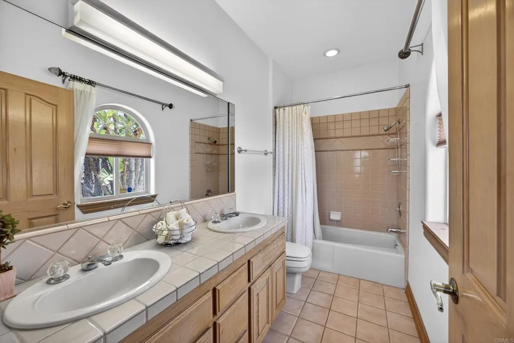 https://cdn.realtyfeed.com/cdn/127/306736879/756a7824d52eae2a26fbd248e7d2ba13.webp