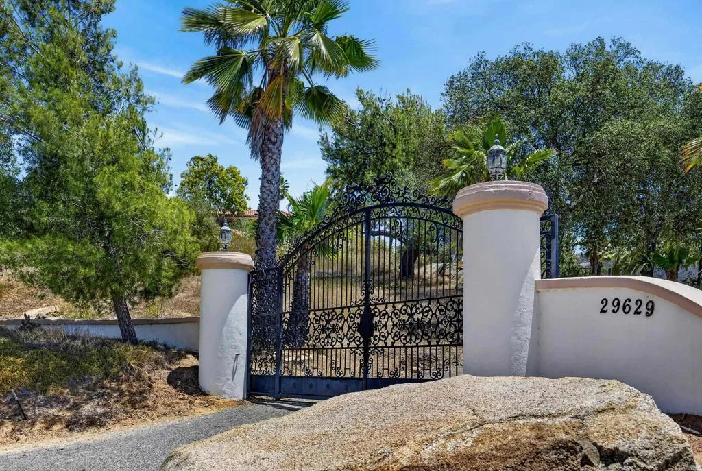 https://cdn.realtyfeed.com/cdn/127/306736879/ca1ef79ff4b2cbf46f5c3b59a0205d43.webp