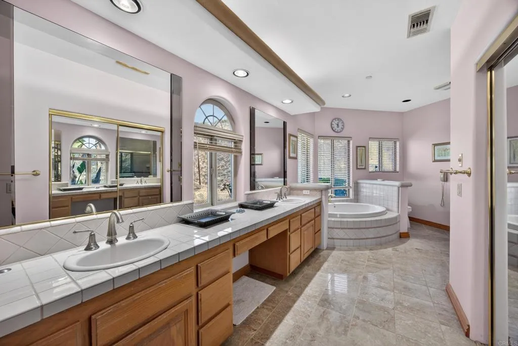 https://cdn.realtyfeed.com/cdn/127/306736879/ee20cf2e73b21f8af3ed141af781bd2b.webp