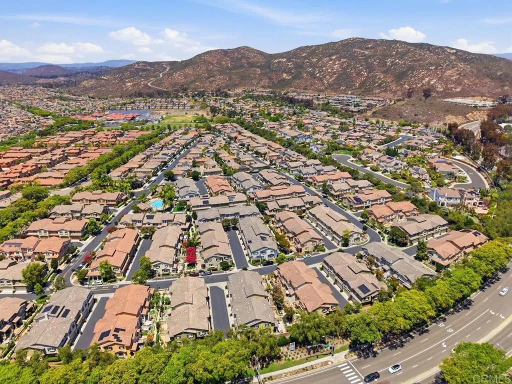 https://cdn.realtyfeed.com/cdn/127/306736882/12ff6255dc3c4d6ba92229284dddbb54.webp