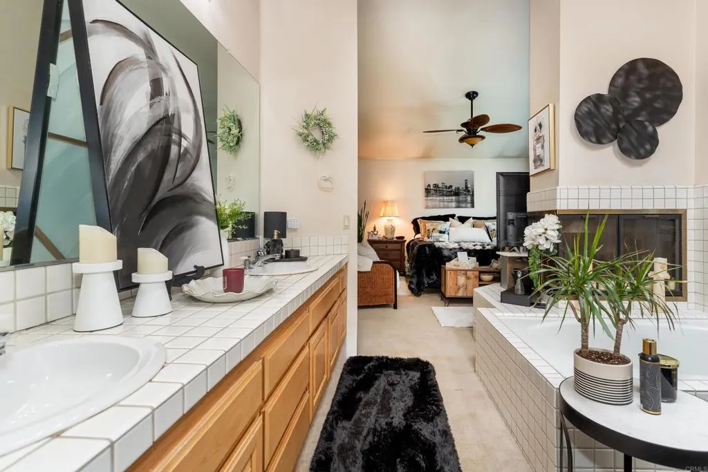 https://cdn.realtyfeed.com/cdn/127/306736886/4ce886e1ef2a53aaeea7e51548bb042e.webp
