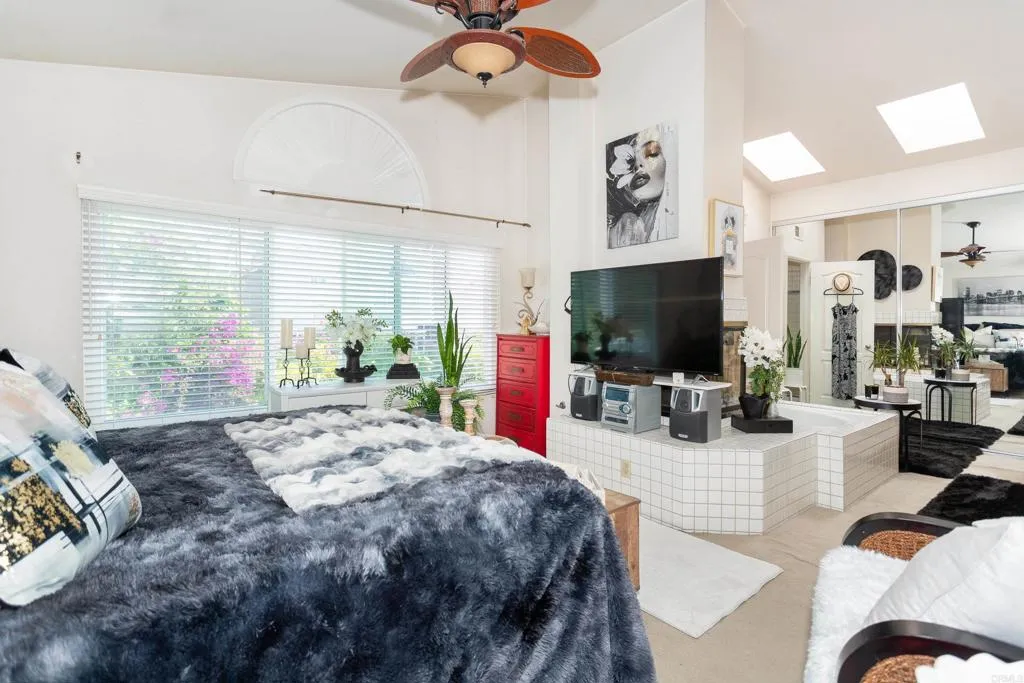https://cdn.realtyfeed.com/cdn/127/306736886/f00ccd4e5cfb23851ac0907d299fcd7d.webp