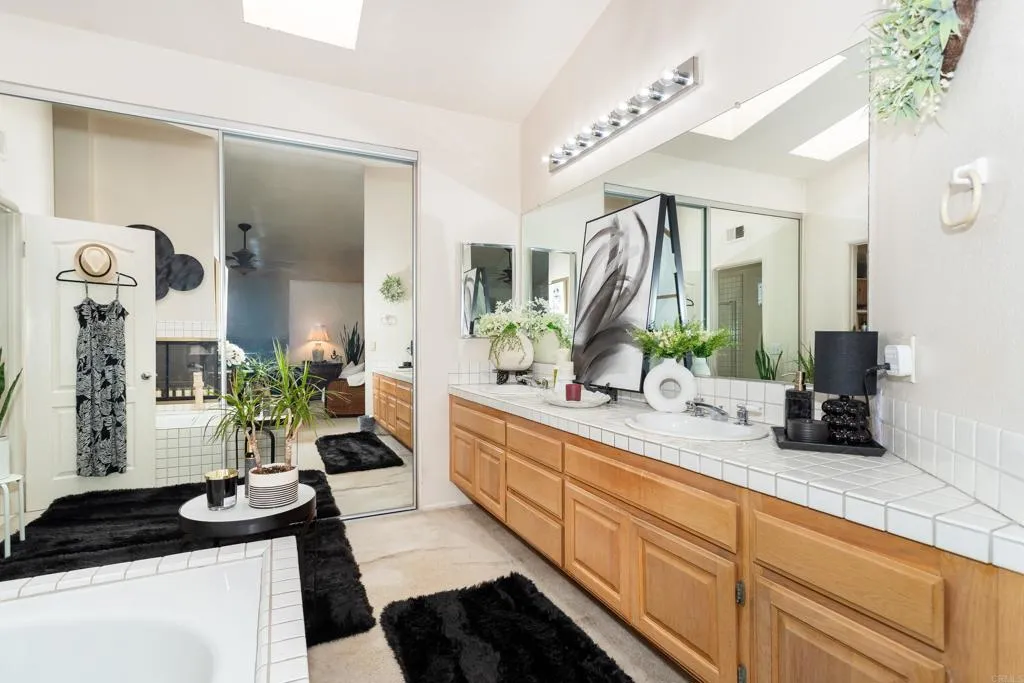 https://cdn.realtyfeed.com/cdn/127/306736886/ffbf49515a7fb37b0d00ecb793f1f796.webp