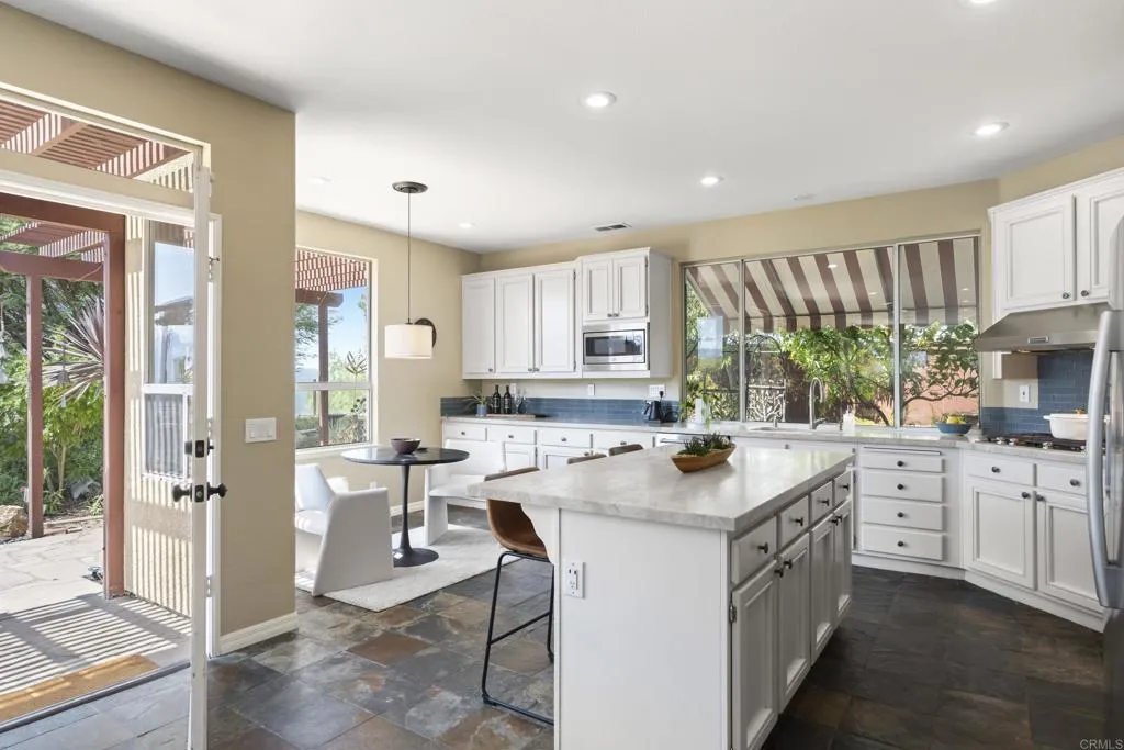 https://cdn.realtyfeed.com/cdn/127/306736895/18c7400fa1a263610001ea4fe02aacf8.webp