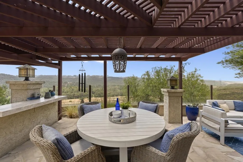 https://cdn.realtyfeed.com/cdn/127/306736895/2cc0fb60ebdd78faf0dedb15ca42d8b2.webp
