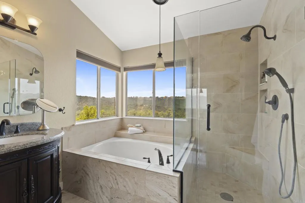 https://cdn.realtyfeed.com/cdn/127/306736895/57b0e1e0abdaed00ea9ff805d089d80d.webp