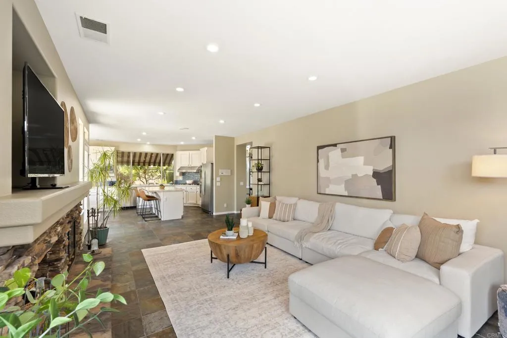 https://cdn.realtyfeed.com/cdn/127/306736895/736e79d9e53afa0de554816fcd1f4ecb.webp