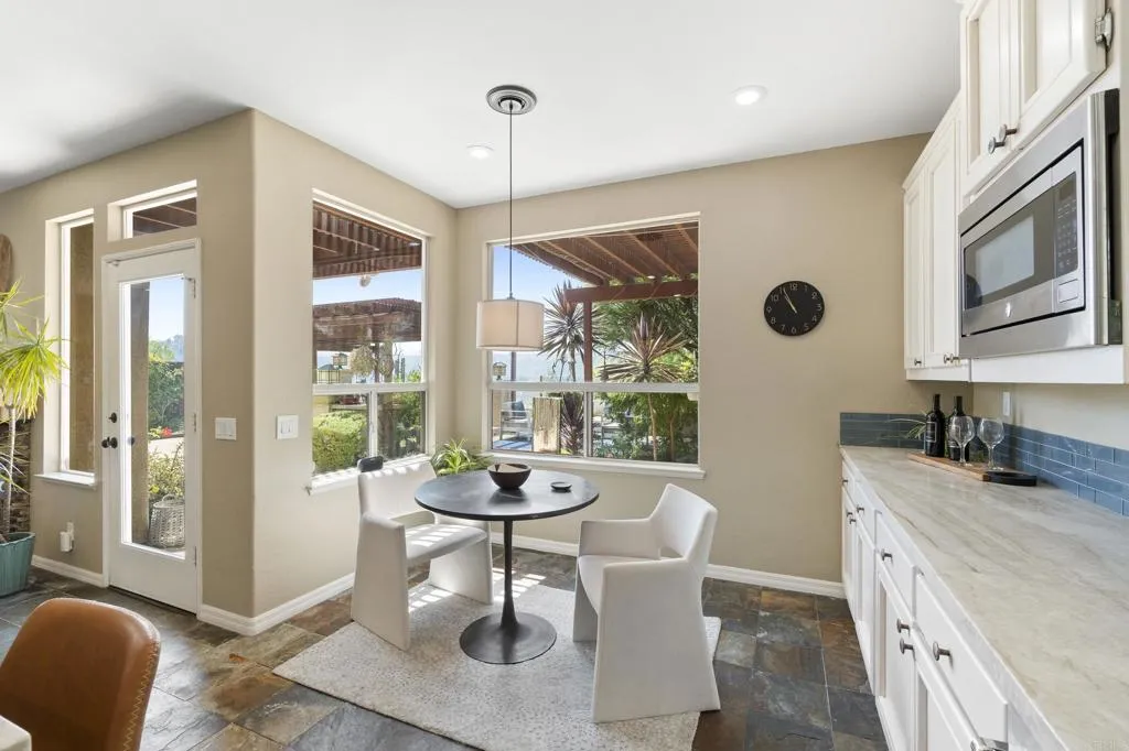 https://cdn.realtyfeed.com/cdn/127/306736895/82cc71830f29588520d727591332d2a6.webp