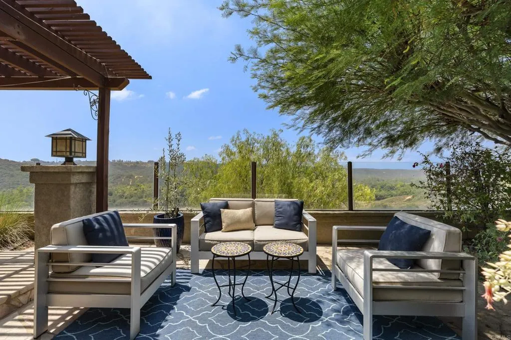 https://cdn.realtyfeed.com/cdn/127/306736895/8b1279faa8bbc37c922242654c0d0e1c.webp