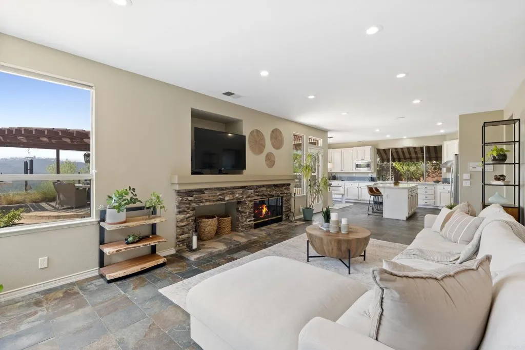 https://cdn.realtyfeed.com/cdn/127/306736895/8df86252de581b692df28ab98f21e84a.webp