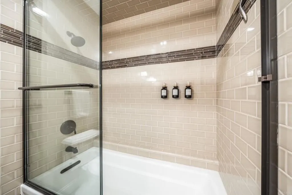 https://cdn.realtyfeed.com/cdn/127/306736922/4c86c8ed7de0426b3052a4e7494904da.webp